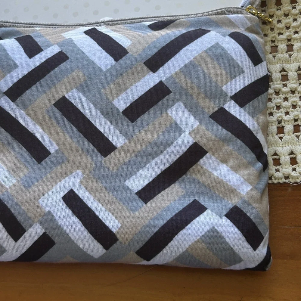 Isaac Mizrahi Travelers 2 Piece Set Knit Blanket + Bag Gray Tan Black Modern NEW